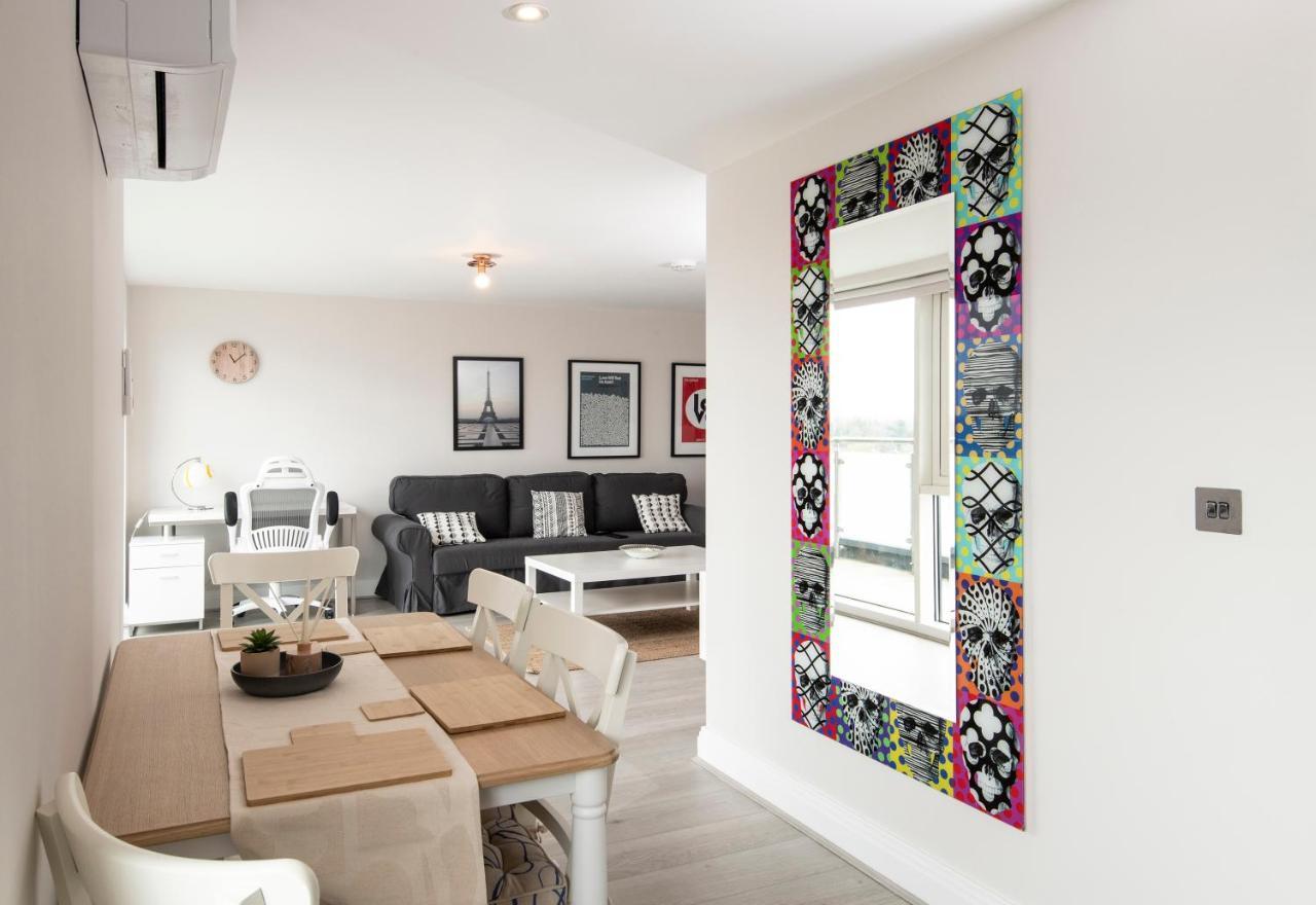 Spacious Apartment With Parking Space, Close To Heathrow, Elizabeth Line And Windsor Maidenhead Extérieur photo
